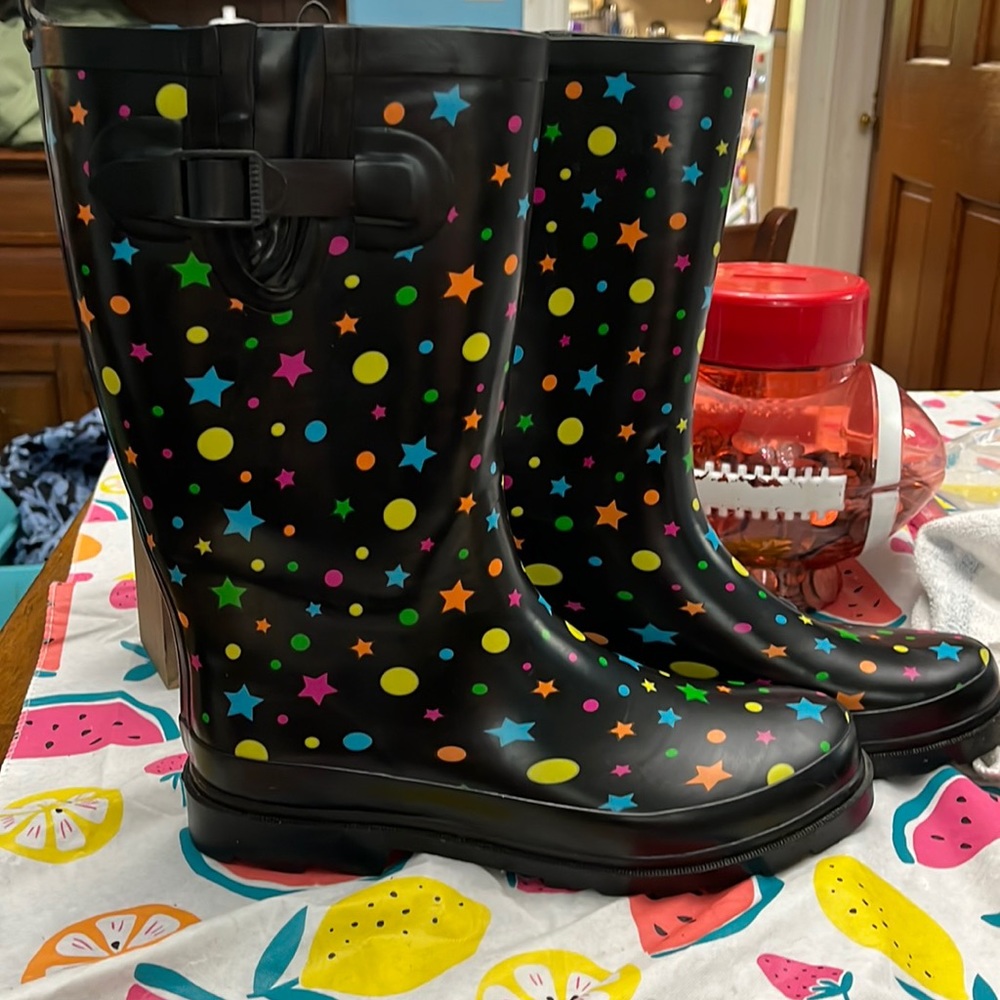 STORMY MOUNTAIN rain boots, black with fluorescent stars and polka dots